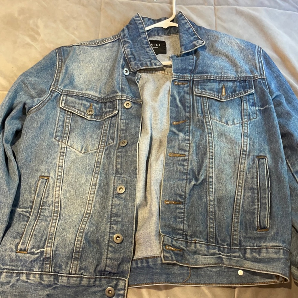 Size : Small